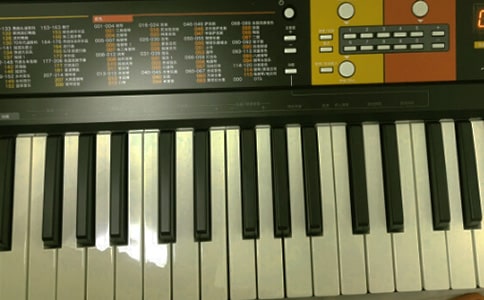 电子琴不宜作为宝宝入门乐器