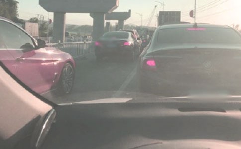 梦见隧道里堵车