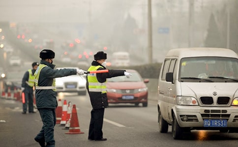 梦见交警查车