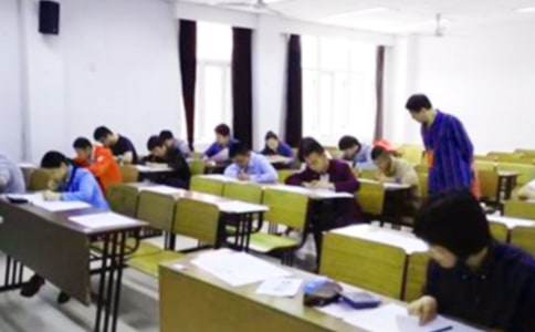 梦见参加考试走错考场
