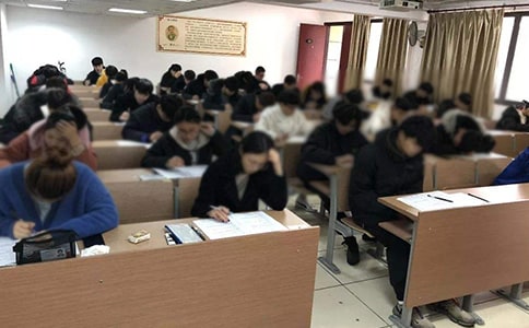 梦见自己参加考试