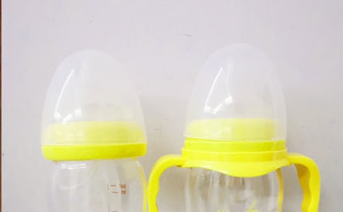 给宝宝用的奶瓶什么材质好