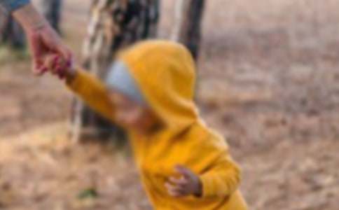 �μ����ɰ���С�к�