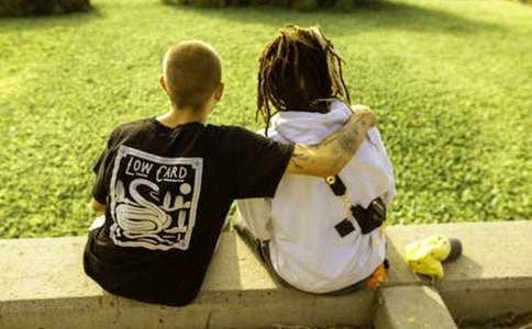 �μ�����ͬѧ΢Ц