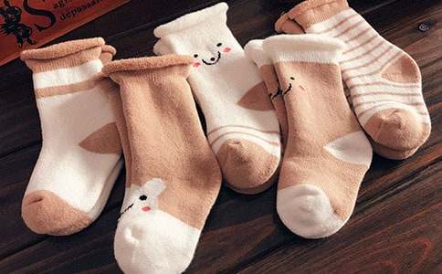 梦见脱了三双袜子